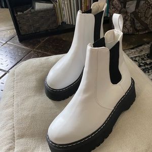 F21 White Chelsea Boots. DrMarten DUPES BRAND NEW